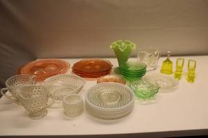 lot 12 image: Vintage Depression Glassware Collection