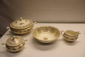 lot 15 image: Vintage Eggshell Nautilus USA Fine China Set