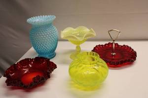 lot 17 image: Vintage Hobnail & Ruffled Glassware Collection