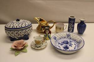lot 53 image: Collection of Decorative Ceramic and Porcelain Pieces