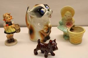 lot 54 image: Vintage Ceramic Figurine Lot with Girl and Cat Pitcher