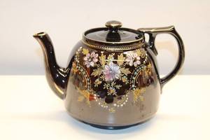 lot 63 image: Vintage Price Kensington Floral Teapot