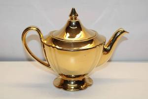 lot 65 image: Royal Winton Golden Age Teapot