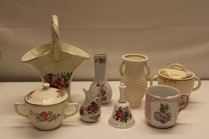 lot 73 image: Lot of Decorative Floral Porcelain Pieces