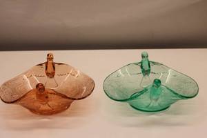 lot 83 image: Vintage Glass Bird Design Bowls - Amber and Green Pair