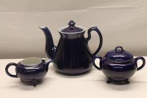 lot 84 image: Vintage Cobalt Blue Tea Set with Teapot, Creamer, and Sugar Bowl