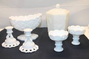 lot 88 image: Vintage Anchor Hocking Milk Glass Collection