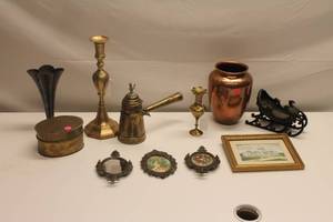 lot 92 image: Eclectic Collection of Vintage Decorative Items