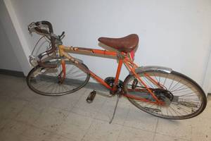 lot 101 image: Vintage Westwind Holiday 10-Speed Bicycle