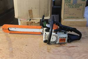 lot A-133 image: Stihl 012 AV Chainsaw with Bar Cover