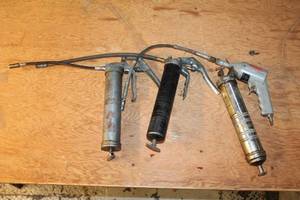 lot 159 image: Lot of Grease Guns - Manual and Pneumatic