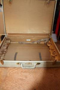 lot 185 image: Vintage Samsonite Streamlite Suitcase