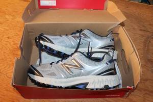 lot 463 image: New Balance Mens Trail Running Shoes Size 10