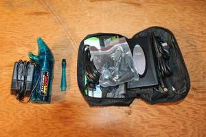 lot 167 image: Lot of iGo Universal Power Adapter and Metro DataVac Shuttle Vacuum