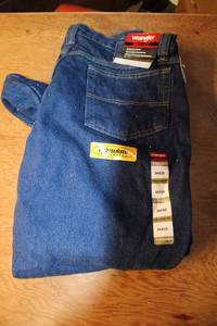 lot 204 image: Wrangler Riggs Mens Insulated Jeans - Size 34x30 - Relaxed Fit