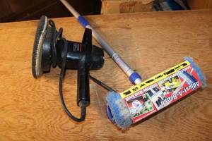 lot 206 image: Black & Decker 8 Random Orbit Polisher with Telescopic Wash Brush