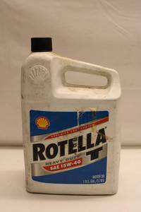 lot 207 image: 1 Gallon Shell Rotella T Heavy Duty Motor Oil SAE 15W-40 - Used