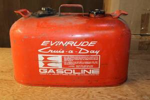 lot 221 image: Vintage Evinrude Cruis-a-Day Gasoline Can - 5 Gallon Capacity