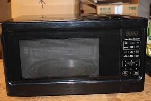 lot 242 image: Hamilton Beach Microwave Oven - Black, Model P90D23SB