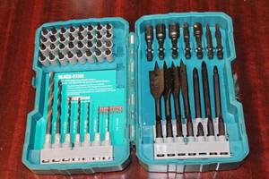 lot 268 image: Makita Tool Set with Black-Oxide Drill Bits and Accessories