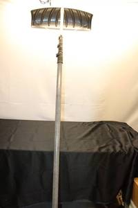 lot 316 image: Adjustable Snow Shovel with Steel Blade