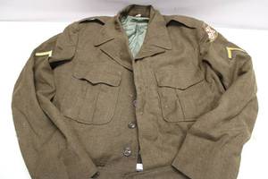 lot 325 image: Vintage Military Jacket with Patches - Size R