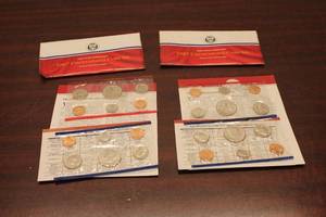lot C-331 image: Group of 2 1987 Uncirculated Coin Sets - Complete Mint Condition