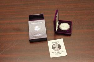 lot C-346 image: American Eagle One Ounce Silver Proof Coin with Presentation Box