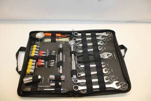 lot 353 image: Comprehensive Mechanics Tool Set with Ratchet Handle - 32 Pieces