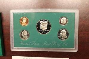 lot C-366 image: 1996 United States Mint Proof Coin Set - Complete with Specifications