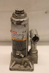 lot 374 image: Used 4 Ton Pro-Lift Bottle Jack - 8000 lb Capacity