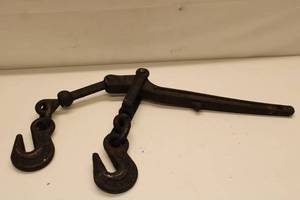 lot 397 image: Vintage Heavy Duty Chain Hoist with Double Hooks
