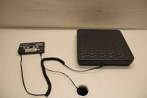 lot 527 image: Peluze 4010 Digital Scale - Capacity 125 lbs
