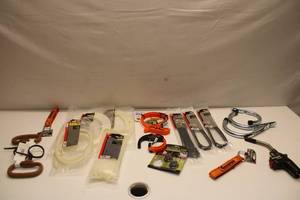 lot 536 image: Assortment of Mechanic Tools and Accessories - New