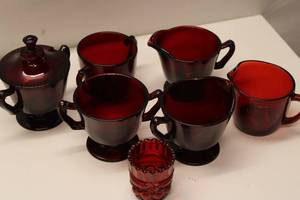 lot 557 image: Set of 6 Vintage Red Glass Tableware - Including Sugar Bowl, Creamer, and Tumblers