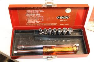 lot 583 image: Collection of Hand Tools and Accessories - 14 Piece Socket Set, Glass Cutter, Blades and More