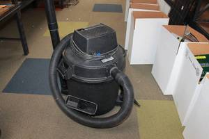 lot 968 image: Sears Craftsman Professional 12-Gallon Wet Dry Vacuum Cleaner