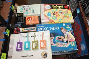 lot 969 image: Collection of 6 Vintage Board Games and Puzzles