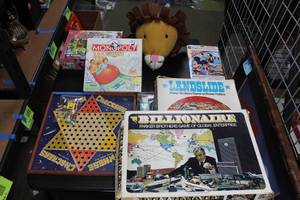 lot 972 image: Assortment of Classic Board Games and Educational Toys - 6 Items