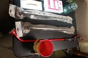 lot 982 image: Group of Household Tools and Accessories - Includes Jars, Pulley Puller, and More