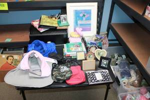 lot 961 image: Assortment of Pet Accessories, Picture Frames, and Photo Albums - Variety Lot