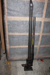 lot 607 image: Hi-Lift HL-484 Heavy-Duty Jack - Maximum Lift 7000 lbs