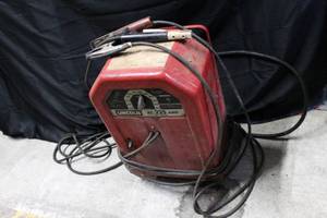 lot A-609 image: Lincoln AC 225 Amp Arc Welder - Dual Voltage with Electrode Selection Guide