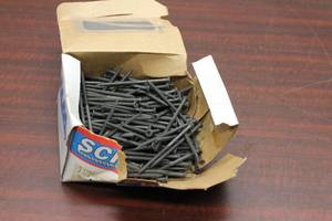lot 625 image: Box of Black Phosphate Drywall Screws - 3 12 inch Phillips Drive