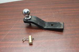 lot 640 image: Trailer Hitch Ball Mount with Tow Ball and Pin