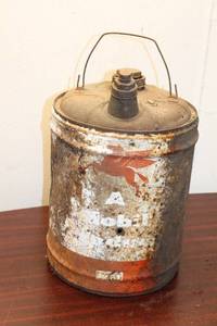 lot 642 image: Vintage Mobil Oil Can - Rusted Condition