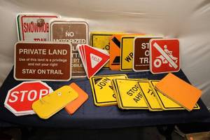 lot 676 image: Assorted Set of 19 Trail and Traffic Signs with Storage Case