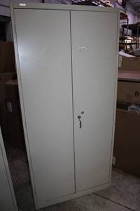 lot 823 image: Commercial Metal Storage Cabinet - Double Doors with Shelves
