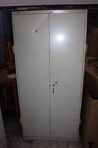 lot 824 image: Heavy-Duty Storage Cabinet with Assorted Fasteners - Used