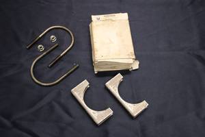 lot 747 image: Set of 2 Clamping Brackets with Hardware - Industrial Equipment - Made in Canada